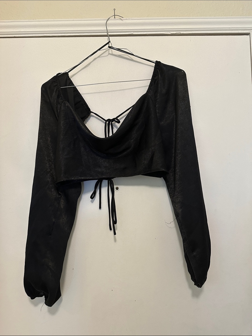 Le Lis Black Long-Sleeve Cropped Tie-Back Cowl Top